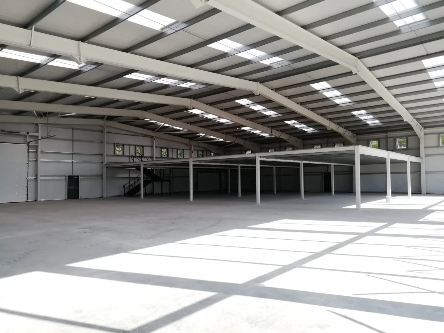 The internal view of a Steel Framed Building which is to be used as a car showroom, workshop & MOT building. The groundworks, drainage & steel structure was supplied and erected by Springfield Steel Buildings near Reading.